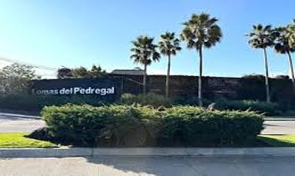 Huella plurifamiliar en fraccionamiento residencial consolidado — Lomas del Pedregal - Imagen principal de galería